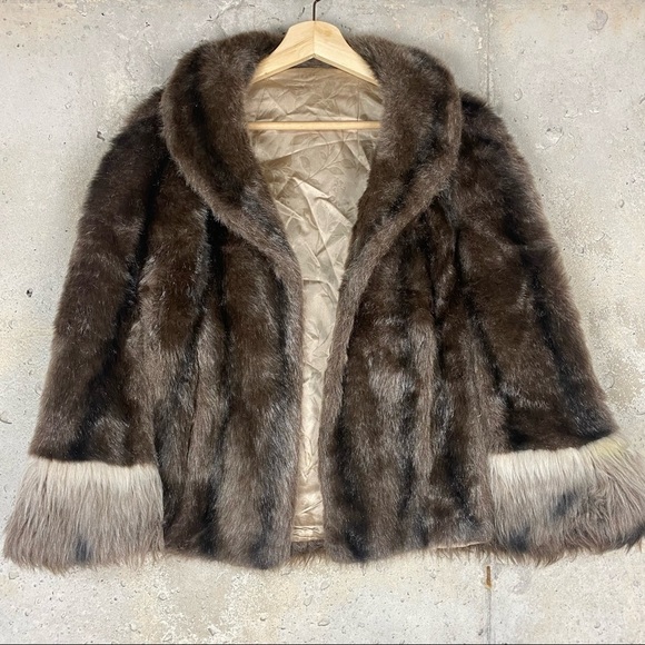 Vintage 60s Regina Glenara faux fur brown greige stole cape one size POCKETS! - Picture 2 of 8